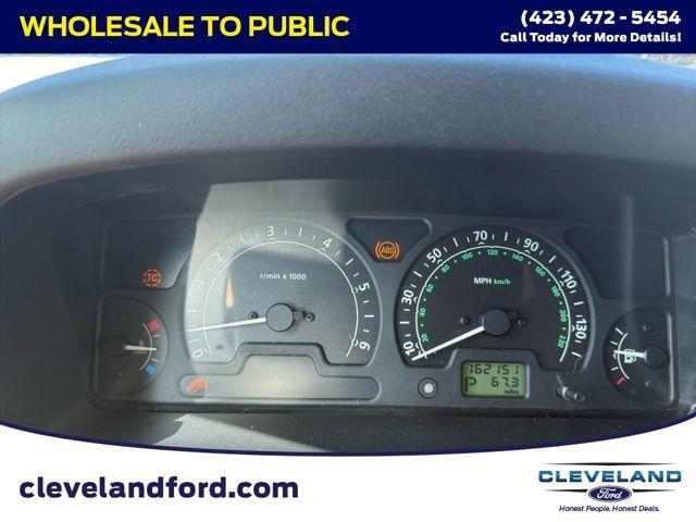 Photo of 2004 White Land Rover Discovery