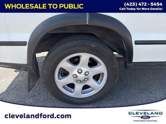 Photo of 2004 White Land Rover Discovery