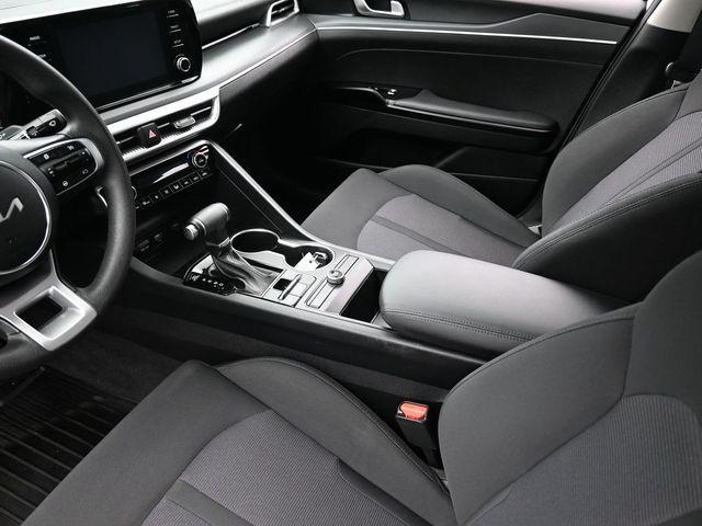 Photo of 2024 Glacial White Pearl Kia K5