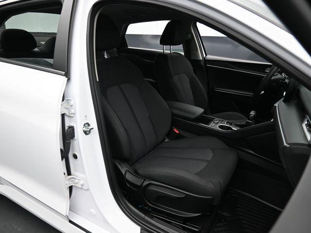Photo of 2024 Glacial White Pearl Kia K5