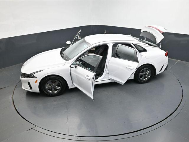 Photo of 2024 Glacial White Pearl Kia K5