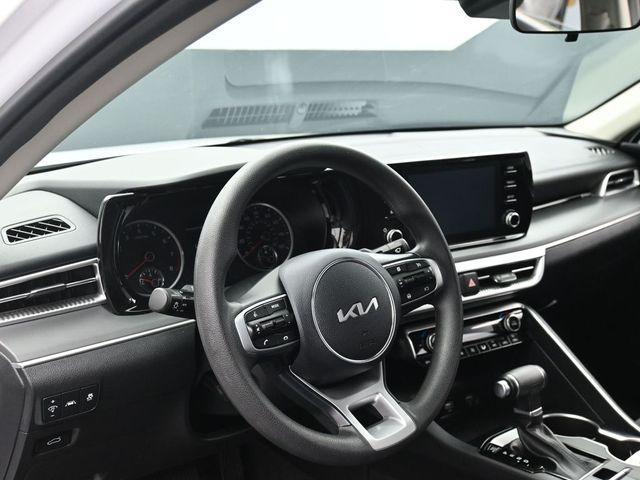 Photo of 2024 Glacial White Pearl Kia K5