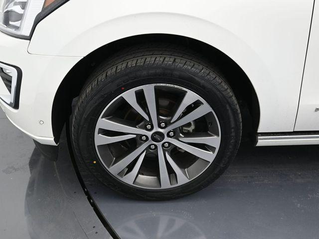 Photo of 2021 White Ford Expedition Max