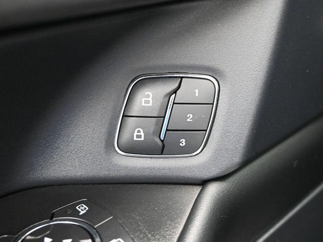 Photo of 2021 White Ford Expedition Max