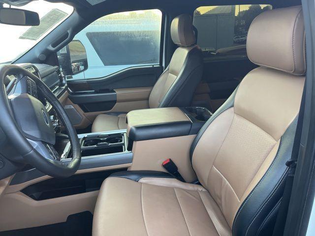 Photo of 2023 Oxford White Ford F-250