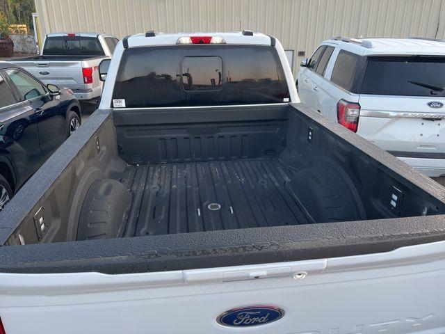 Photo of 2023 Oxford White Ford F-250