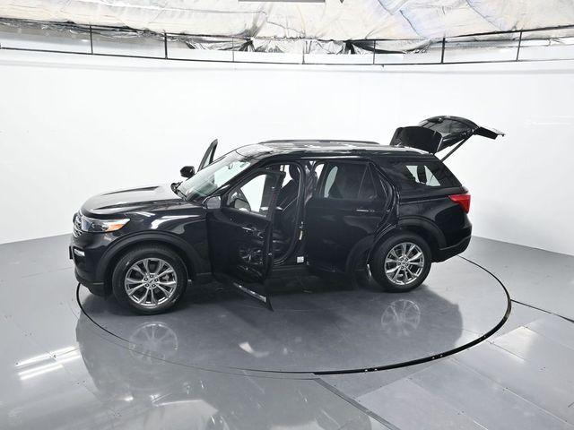 Photo of 2022 Black Metallic Ford Explorer