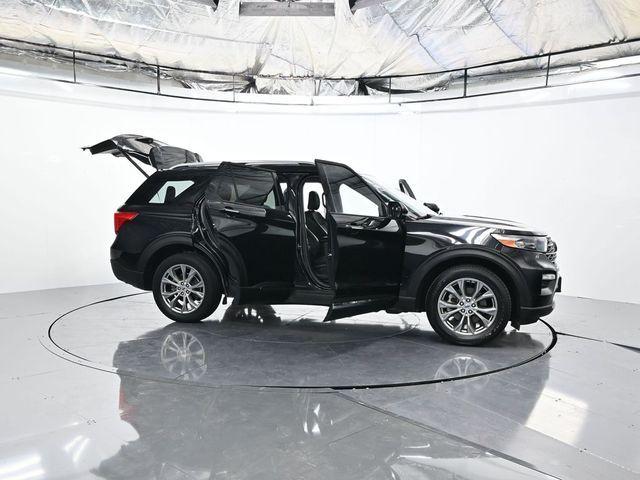Photo of 2022 Black Metallic Ford Explorer