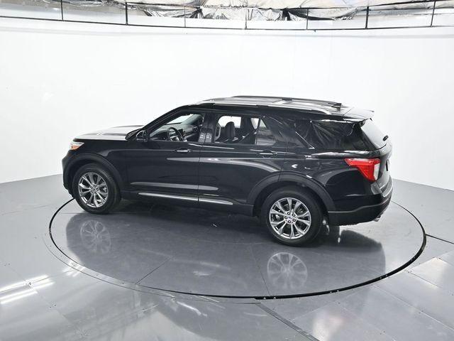 Photo of 2022 Black Metallic Ford Explorer