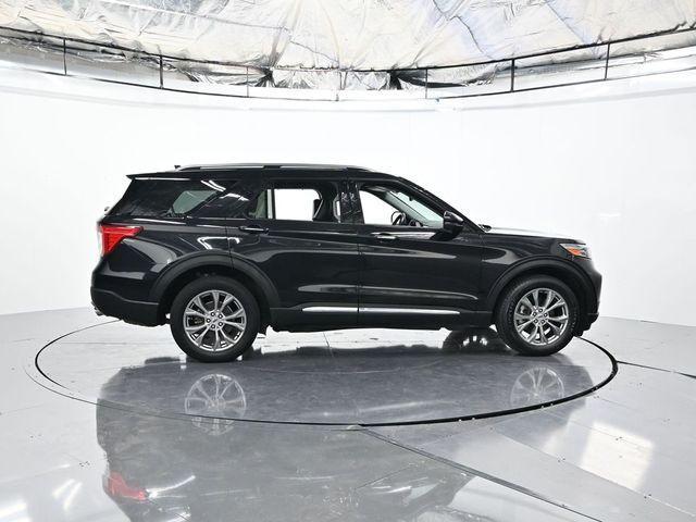 Photo of 2022 Black Metallic Ford Explorer