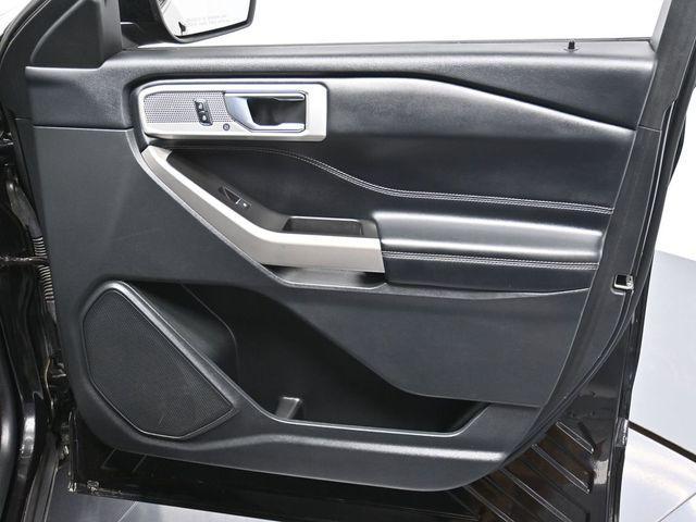 Photo of 2022 Black Metallic Ford Explorer