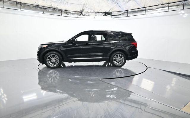 Photo of 2022 Black Metallic Ford Explorer