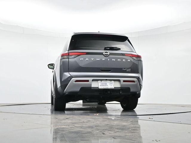 Photo of 2024 Gun Metallic Nissan Pathfinder