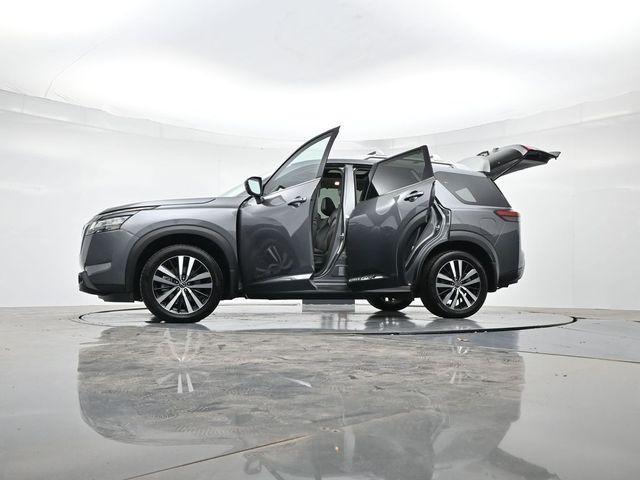 Photo of 2024 Gun Metallic Nissan Pathfinder