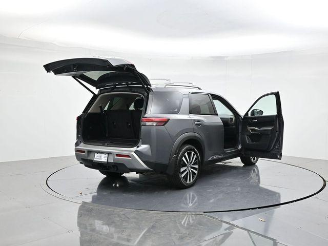 Photo of 2024 Gun Metallic Nissan Pathfinder