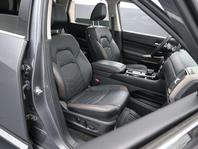 Photo of 2024 Gun Metallic Nissan Pathfinder