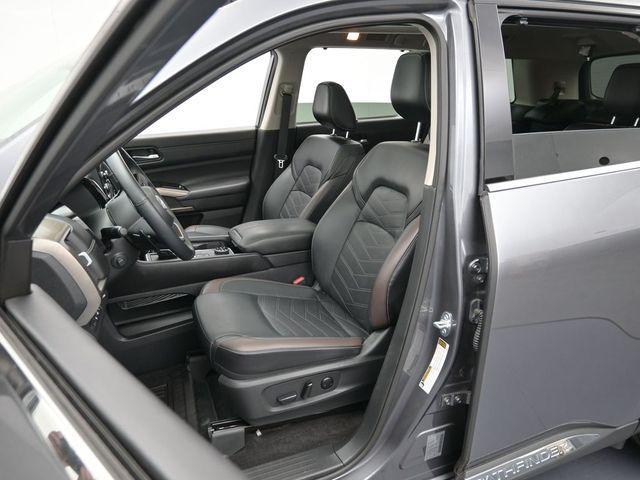 Photo of 2024 Gun Metallic Nissan Pathfinder