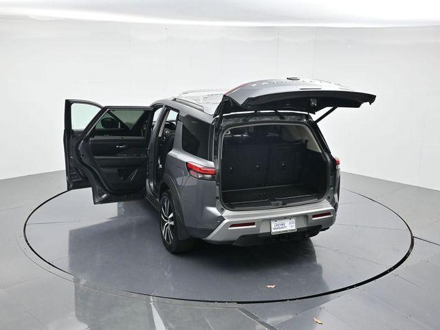 Photo of 2024 Gun Metallic Nissan Pathfinder