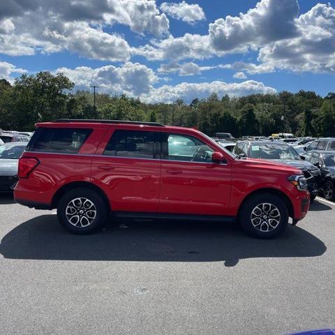 Photo of 2024 Race Red Ford Expedition