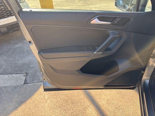 Photo of 2018 Platinum Gray Metallic Volkswagen Tiguan