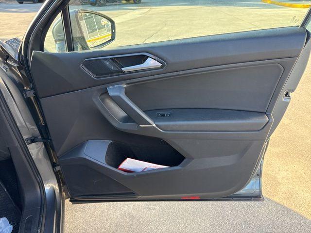 Photo of 2018 Platinum Gray Metallic Volkswagen Tiguan