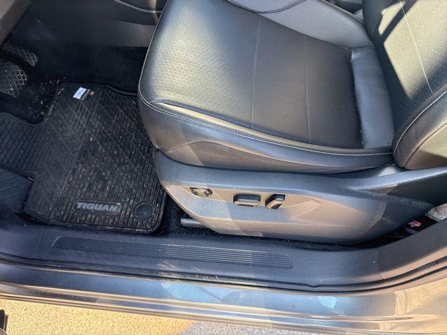 Photo of 2018 Platinum Gray Metallic Volkswagen Tiguan