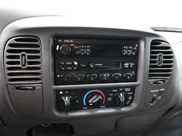 Photo of 2003 Silver Clearcoat Metallic Ford F-150