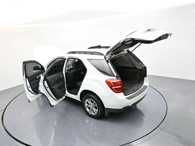 Photo of 2017 Summit White Chevrolet Equinox