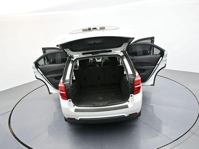 Photo of 2017 Summit White Chevrolet Equinox