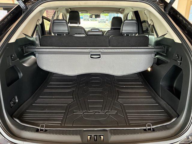 Photo of 2022 Agate Black Metallic Ford Edge