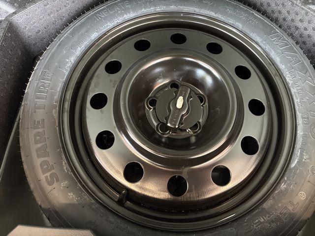 Photo of 2022 Agate Black Metallic Ford Edge