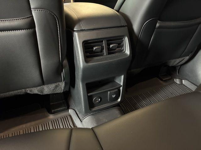 Photo of 2022 Agate Black Metallic Ford Edge