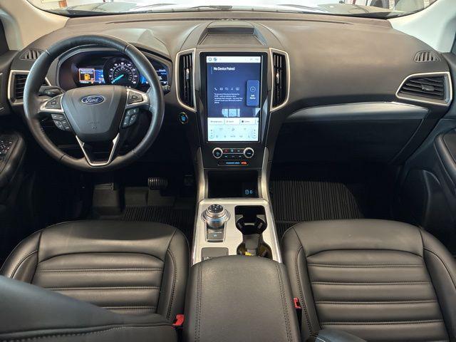 Photo of 2022 Agate Black Metallic Ford Edge
