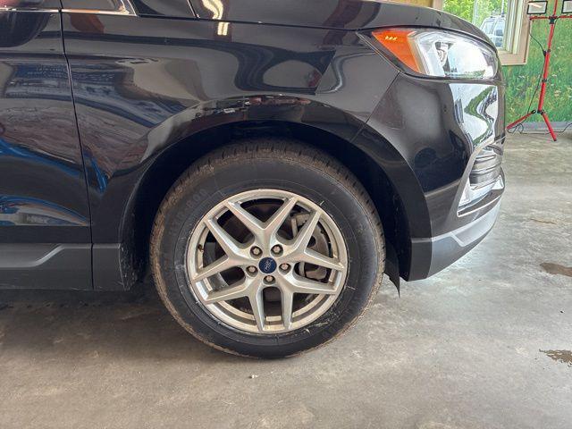 Photo of 2022 Agate Black Metallic Ford Edge