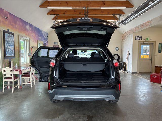 Photo of 2022 Agate Black Metallic Ford Edge