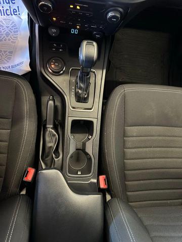Photo of 2022 Hot Pepper Red Metallic Tinted Clearcoat Ford Ranger