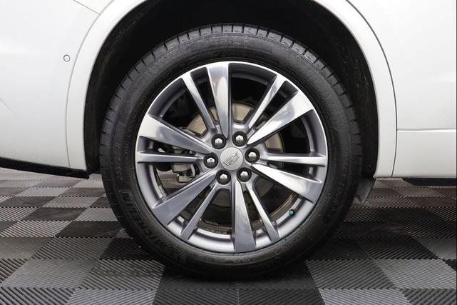 Photo of 2020 Crystal White Tricoat Cadillac XT6