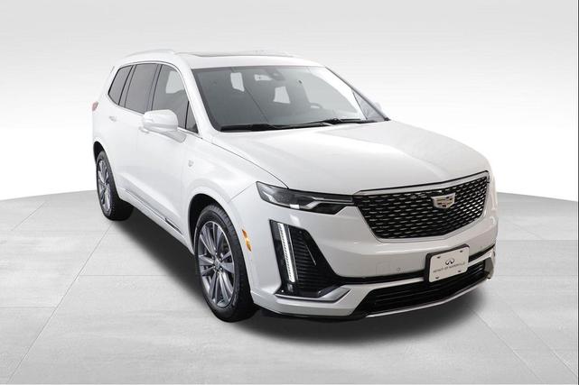 Photo of 2020 Crystal White Tricoat Cadillac XT6
