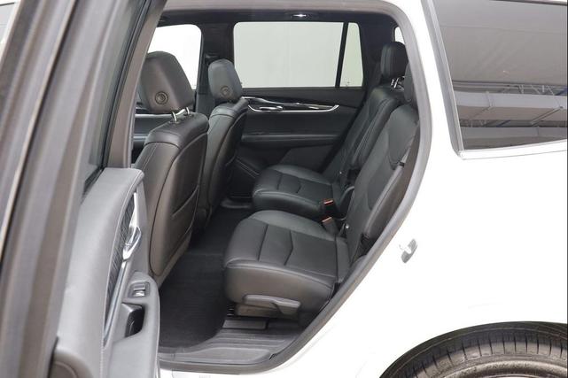 Photo of 2020 Crystal White Tricoat Cadillac XT6