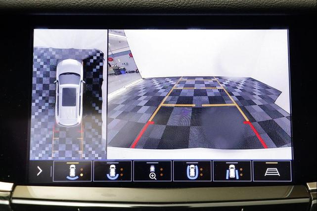 Photo of 2020 Crystal White Tricoat Cadillac XT6