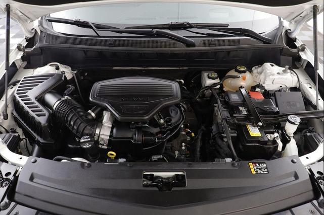 Photo of 2020 Crystal White Tricoat Cadillac XT6