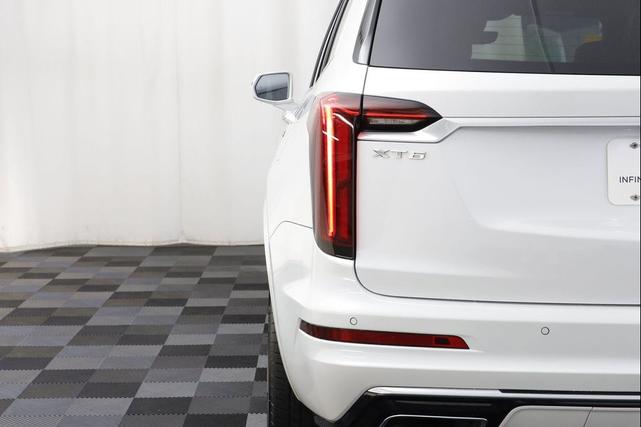 Photo of 2020 Crystal White Tricoat Cadillac XT6