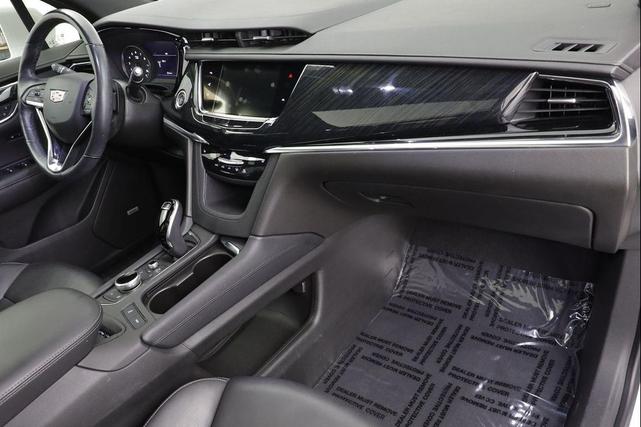 Photo of 2020 Crystal White Tricoat Cadillac XT6