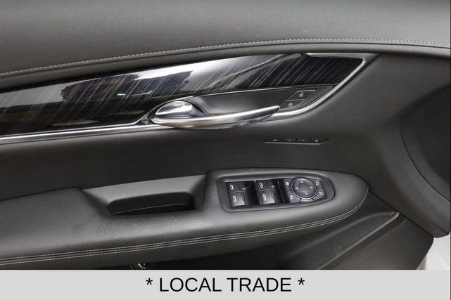 Photo of 2020 Crystal White Tricoat Cadillac XT6