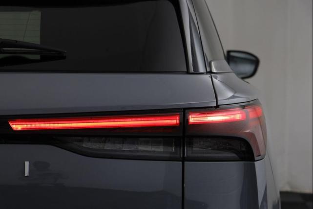 Photo of 2025 Harbor Gray/Obsidian Black INFINITI QX60