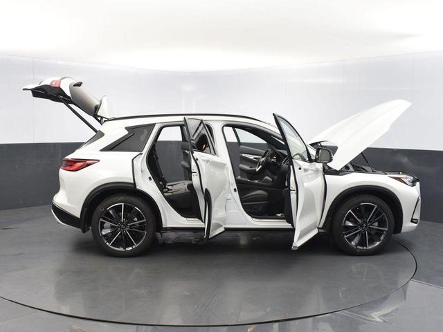 Photo of 2024 Radiant White INFINITI QX50