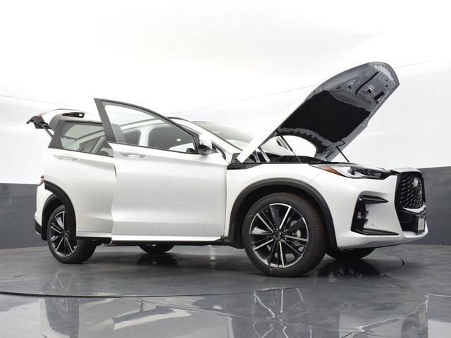 Photo of 2024 Radiant White INFINITI QX50