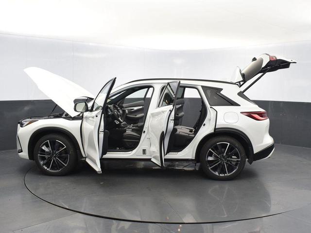 Photo of 2024 Radiant White INFINITI QX50