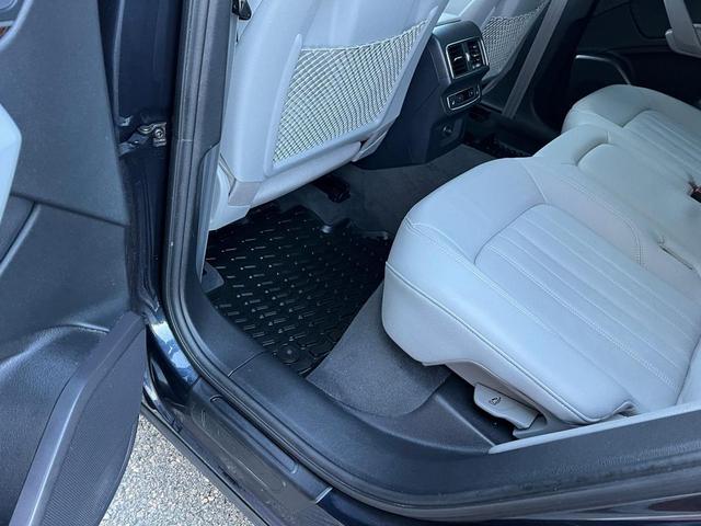 Photo of 2018 Dark Blue Audi Q5