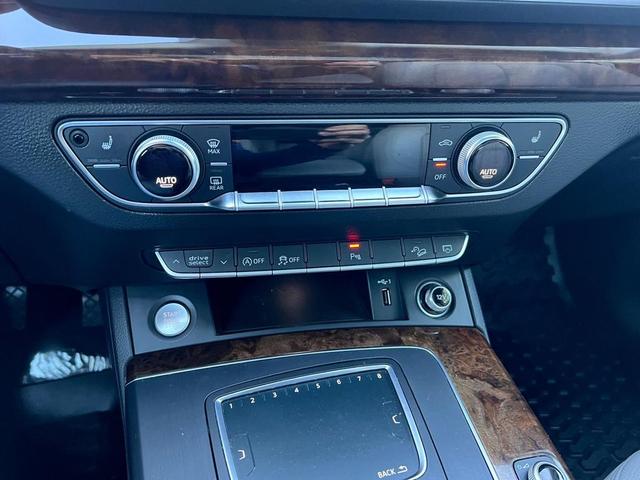 Photo of 2018 Dark Blue Audi Q5